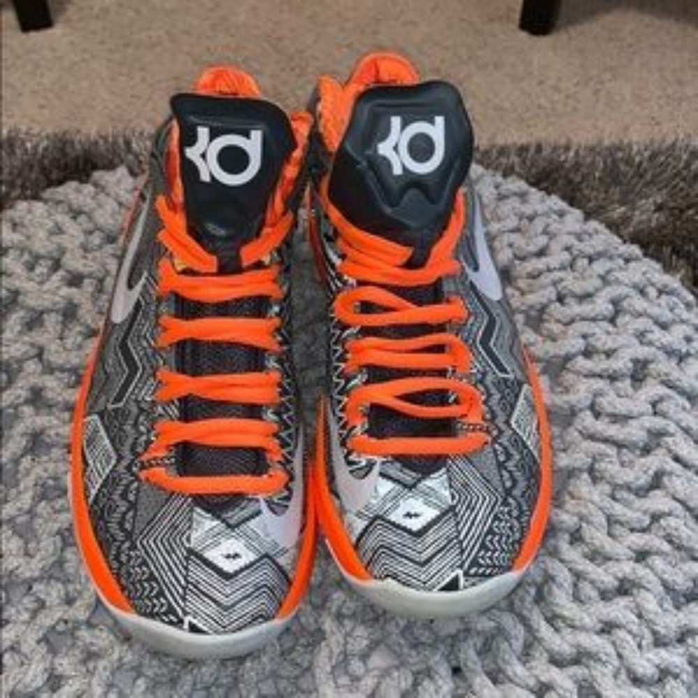 NIKE KD 5 “BHM” GS Size 5